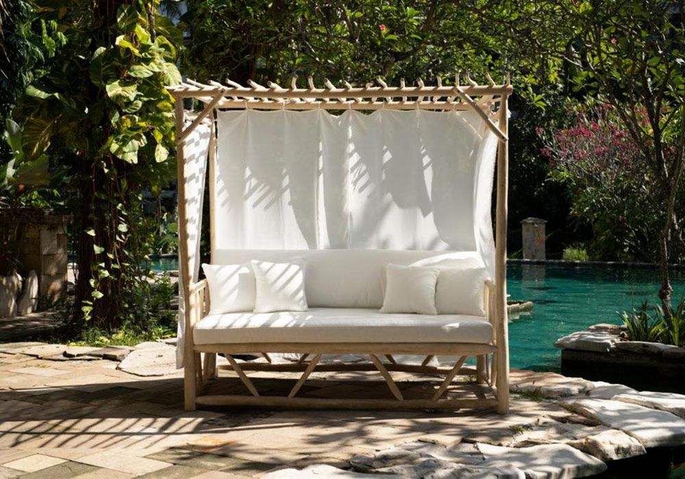 Un Salon de Jardin en Teck Chic et Exotique