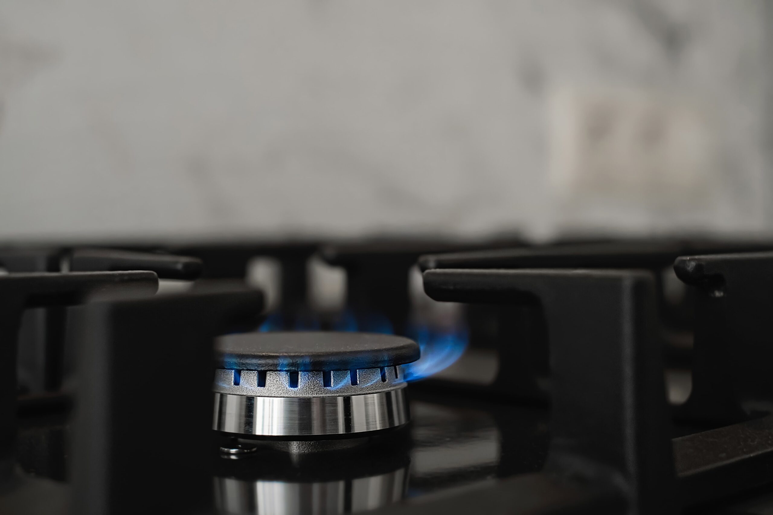 modern-kitchen-stove-natural-gas-burns-with-blue-flame-household-gas-consumption-close-up-selective-focus-min