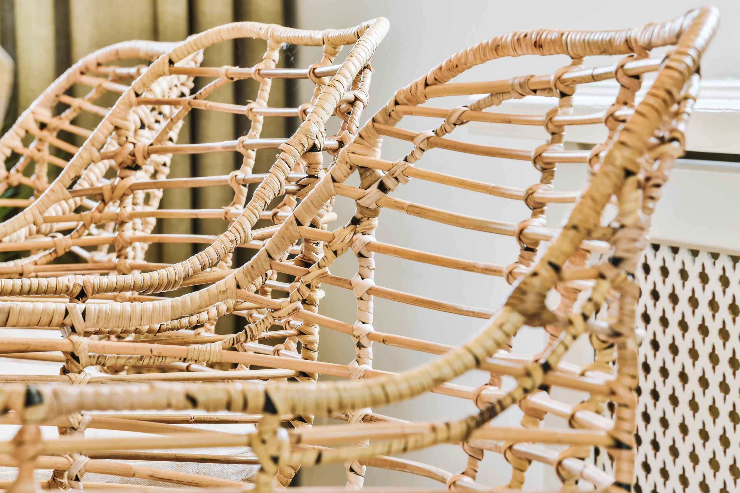 wicker-bamboo-chairs-luxury-dining-room-min